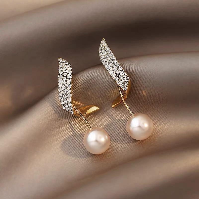 MeetFairy 925 Sterling Silver Temperament Wings Pearl Piercing Earrings Tassel Diamond Earrings - MeetFairy